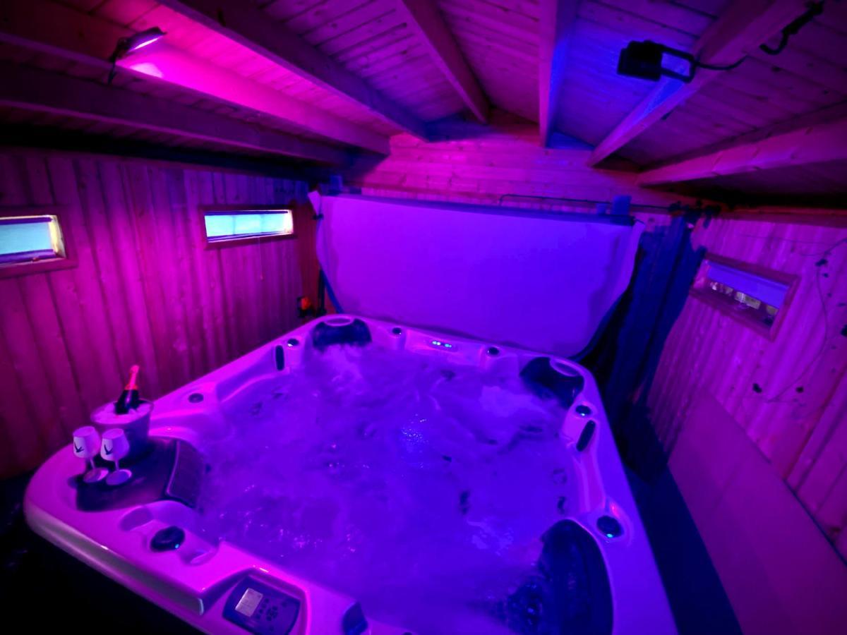 Beautiful Hot Tub Suite In Lytham St Annes Exteriör bild