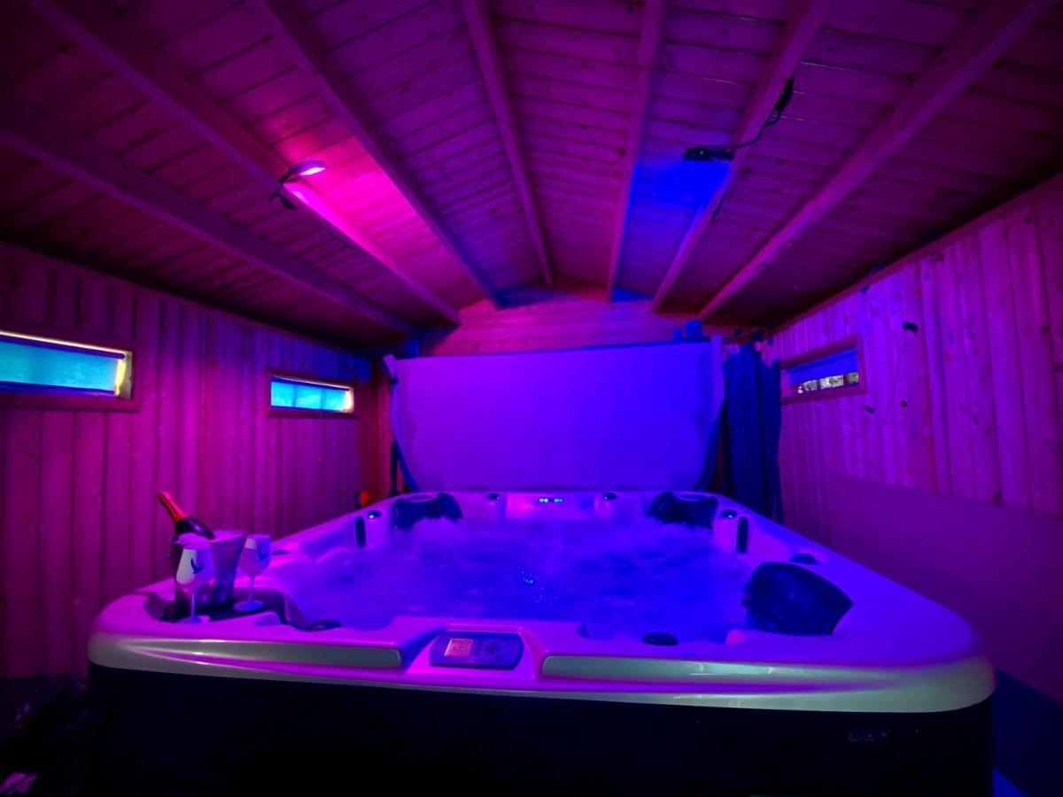 Beautiful Hot Tub Suite In Lytham St Annes Exteriör bild