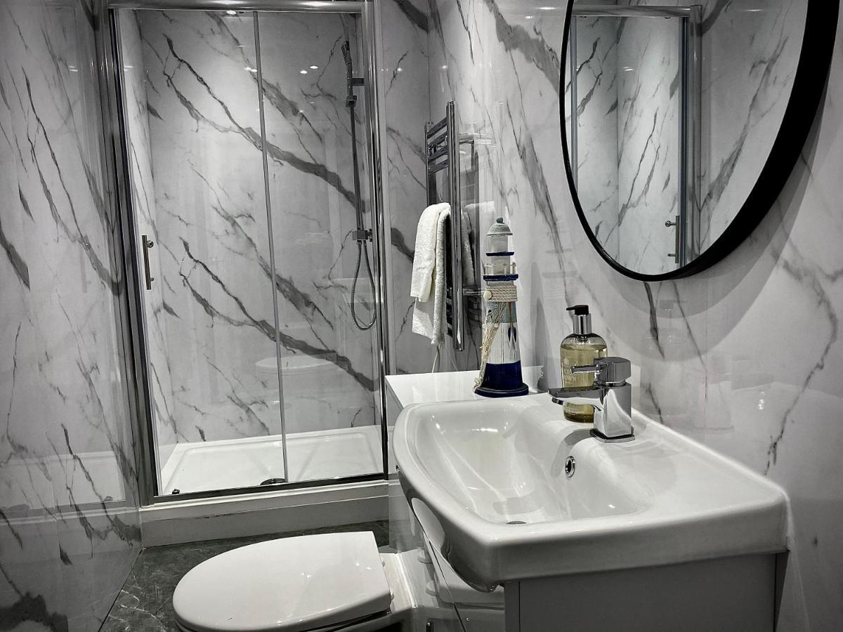 Beautiful Hot Tub Suite In Lytham St Annes Exteriör bild